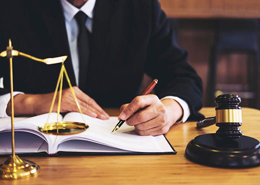 Адвокатские услуги: защита прав и обеспечение справедливости