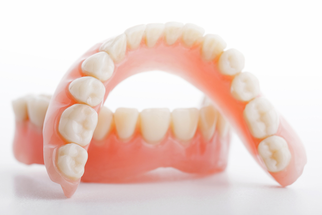 Зубной протез: выбираем правильно